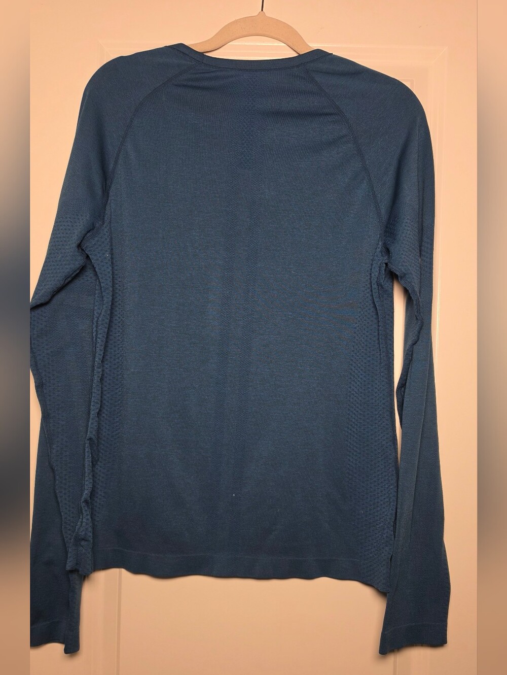 FIGS Seamless Long Sleeve Performance Top Women’s Large Blue Medical Athleisure - Picture 3 of 5